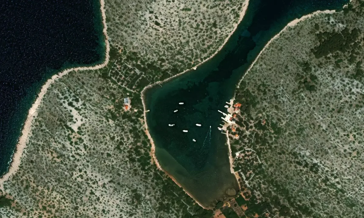 Flyfoto av 8 Buoys 
