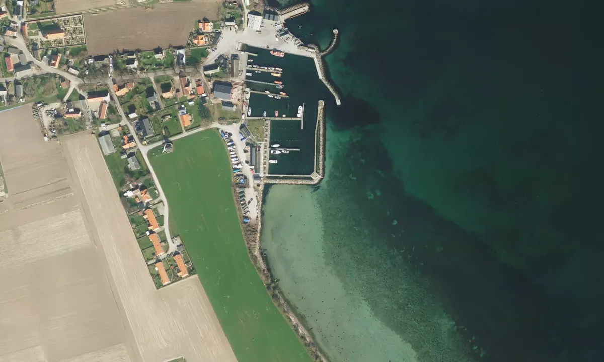 Flyfoto av Agersø Lystbådehavn