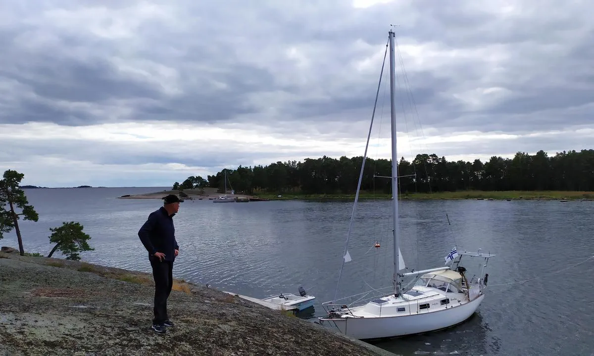 Äggskär: Best pier is opposite side of the bay, this side is a bit shallow (1,4 draft ok) end of the bay very shallow.