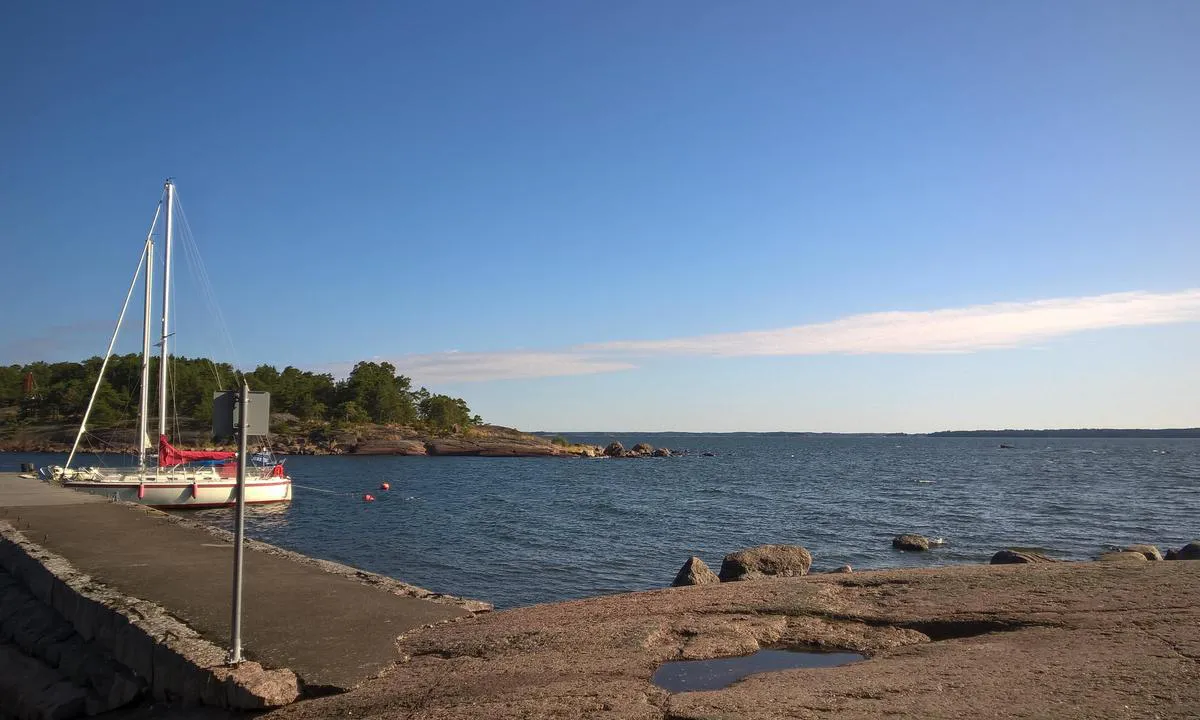 Äggskär "main harbour" this side of the pier is more depth