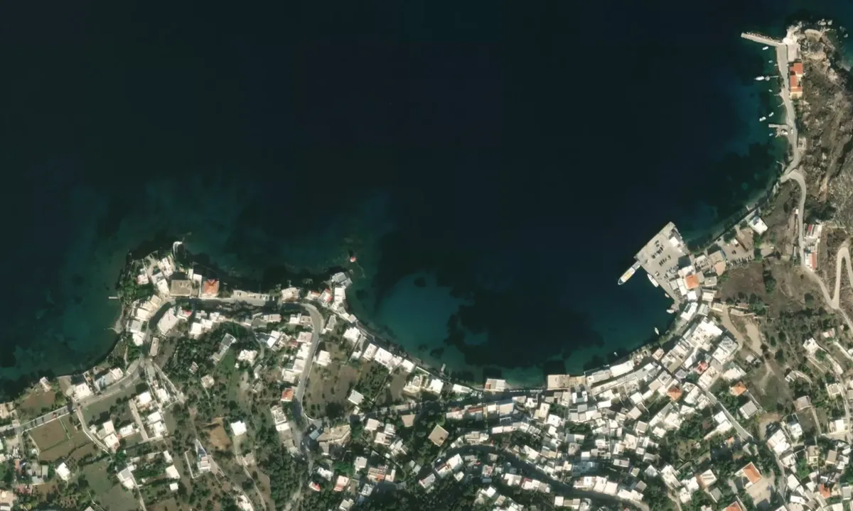 Flyfoto av Agia Marina 1