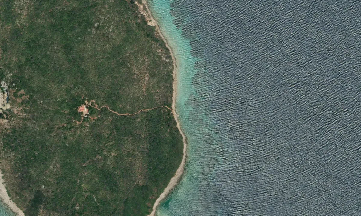 Flyfoto av Agia Marina