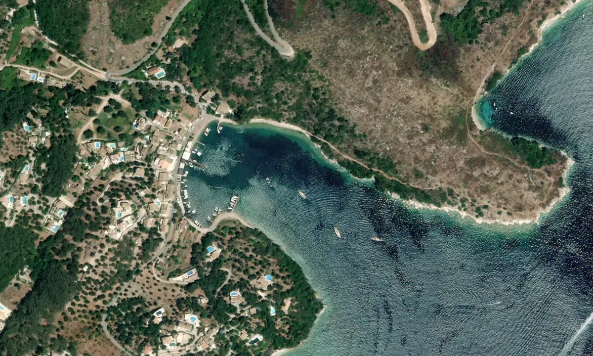 Flyfoto av Agios Stefanos Harbour