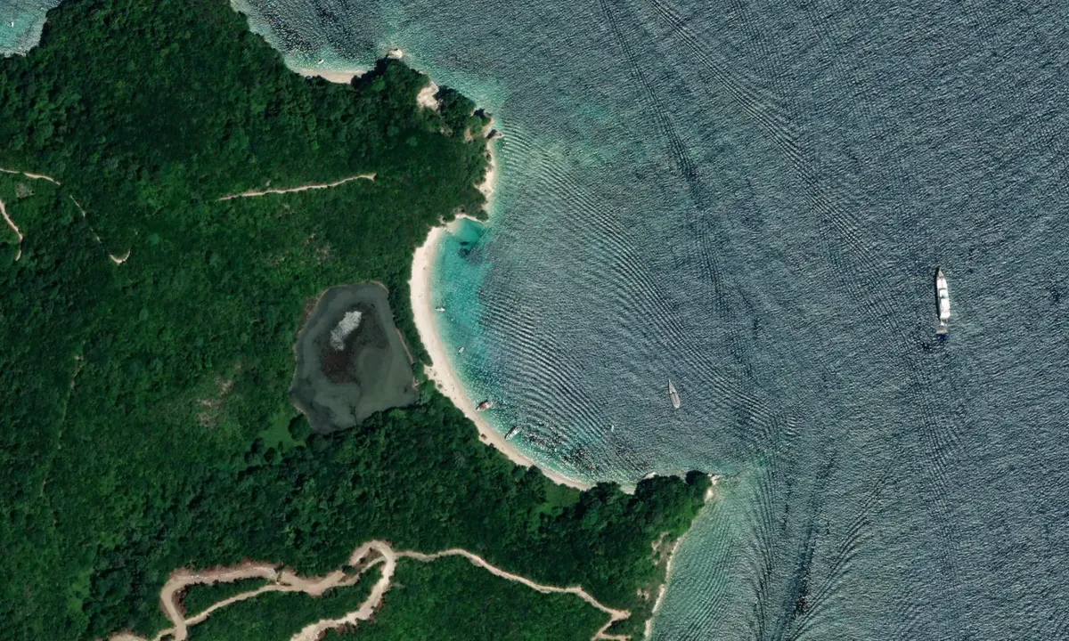 Flyfoto av Akoli Beach