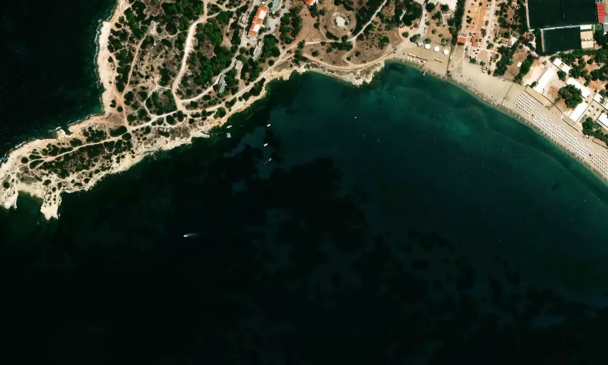 Flyfoto av Aliki