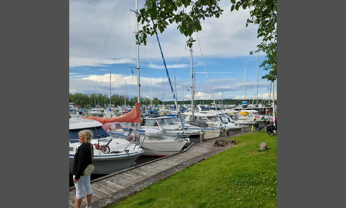 Åmål: Gjestehavn langs hele den faste kajen mot land.