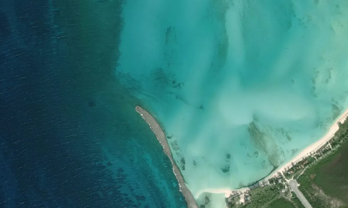 Flyfoto av Anchorage behind Gorda Cay