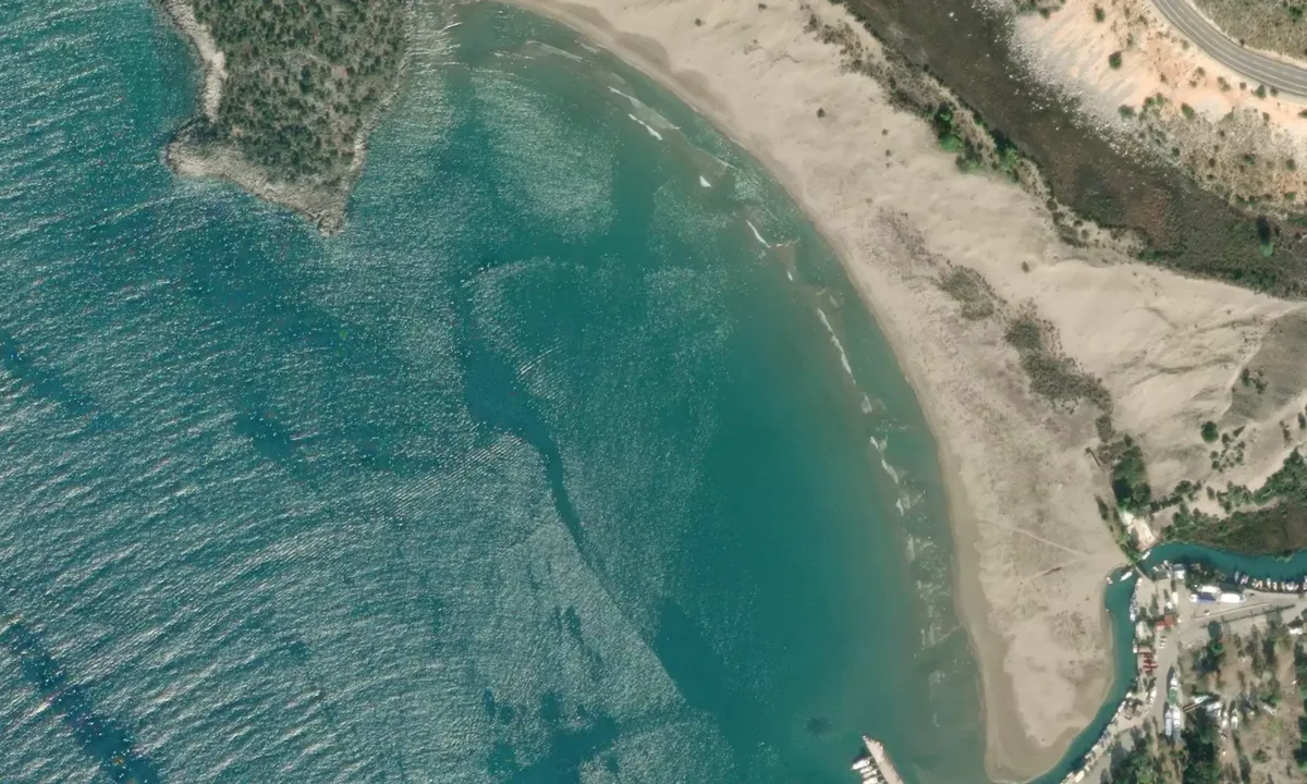 Flyfoto av Andriake Beach