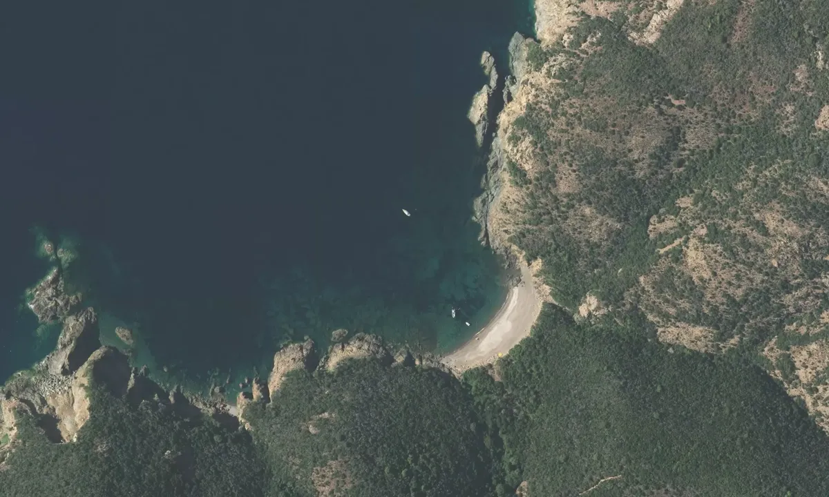 Flyfoto av Anse de Focolara