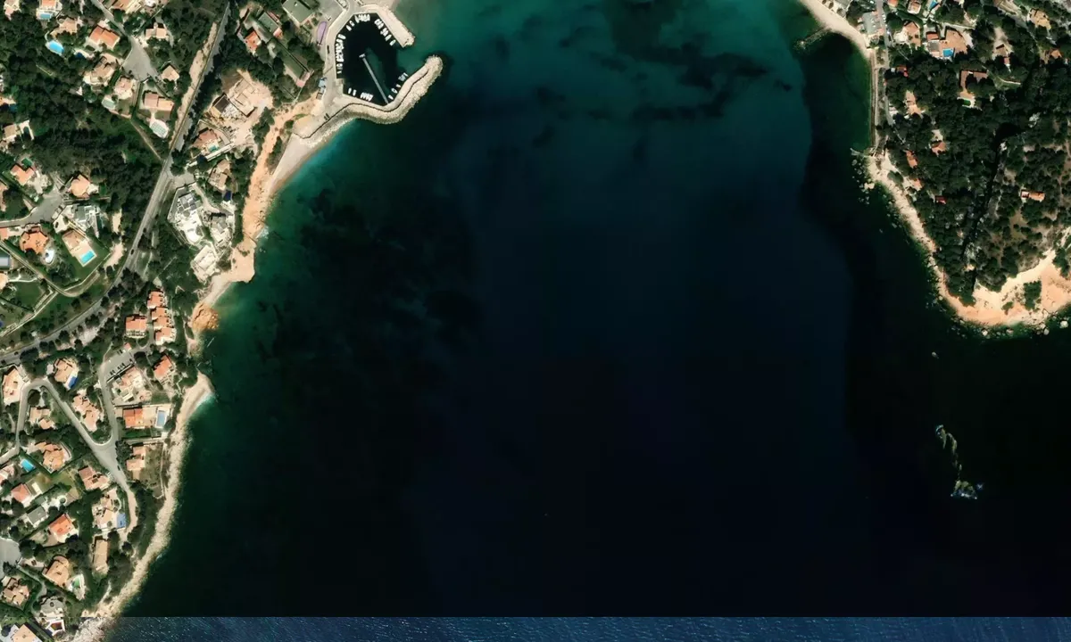 Flyfoto av Anse du Rouet