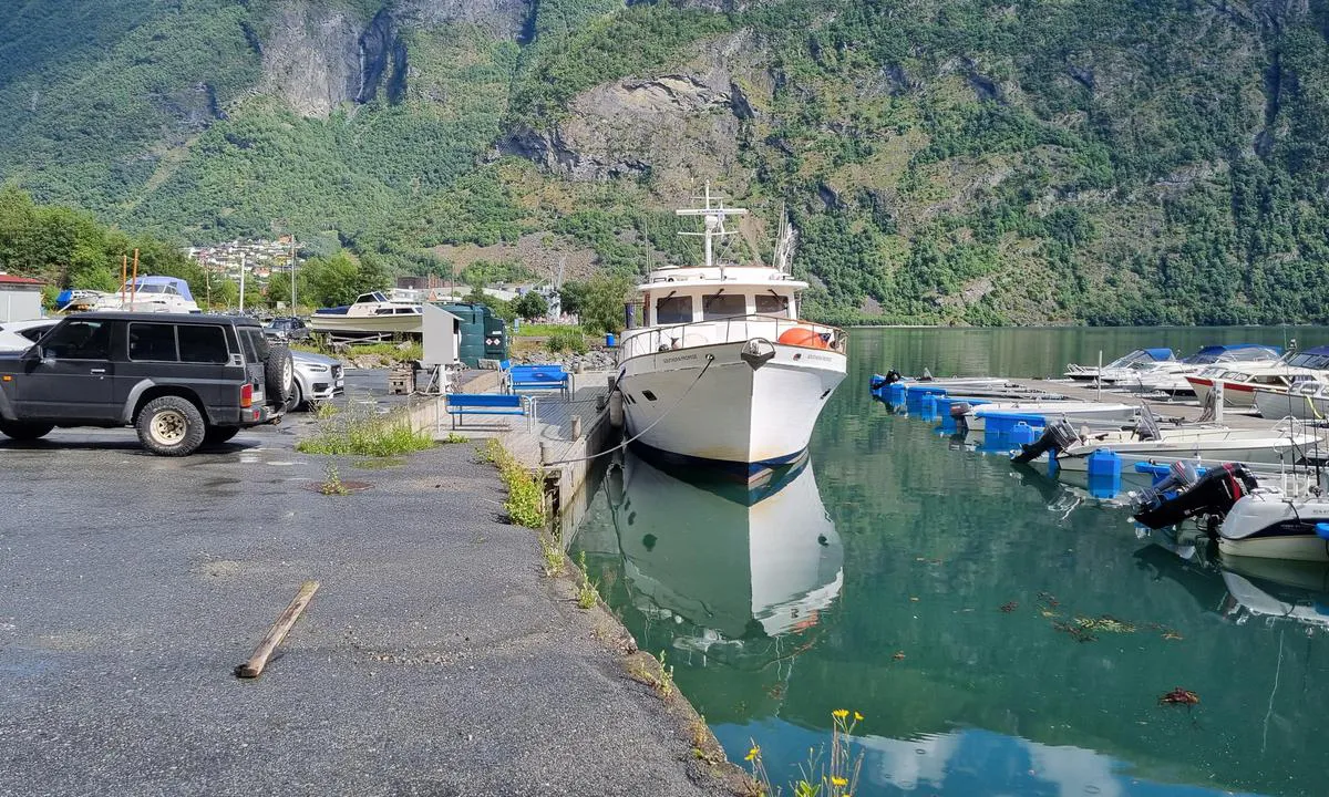 Årdalstangen, Årdal Båtforening  - Sognefjorden: Gjestebryggen er en fast brygge innerst i båtforeningen