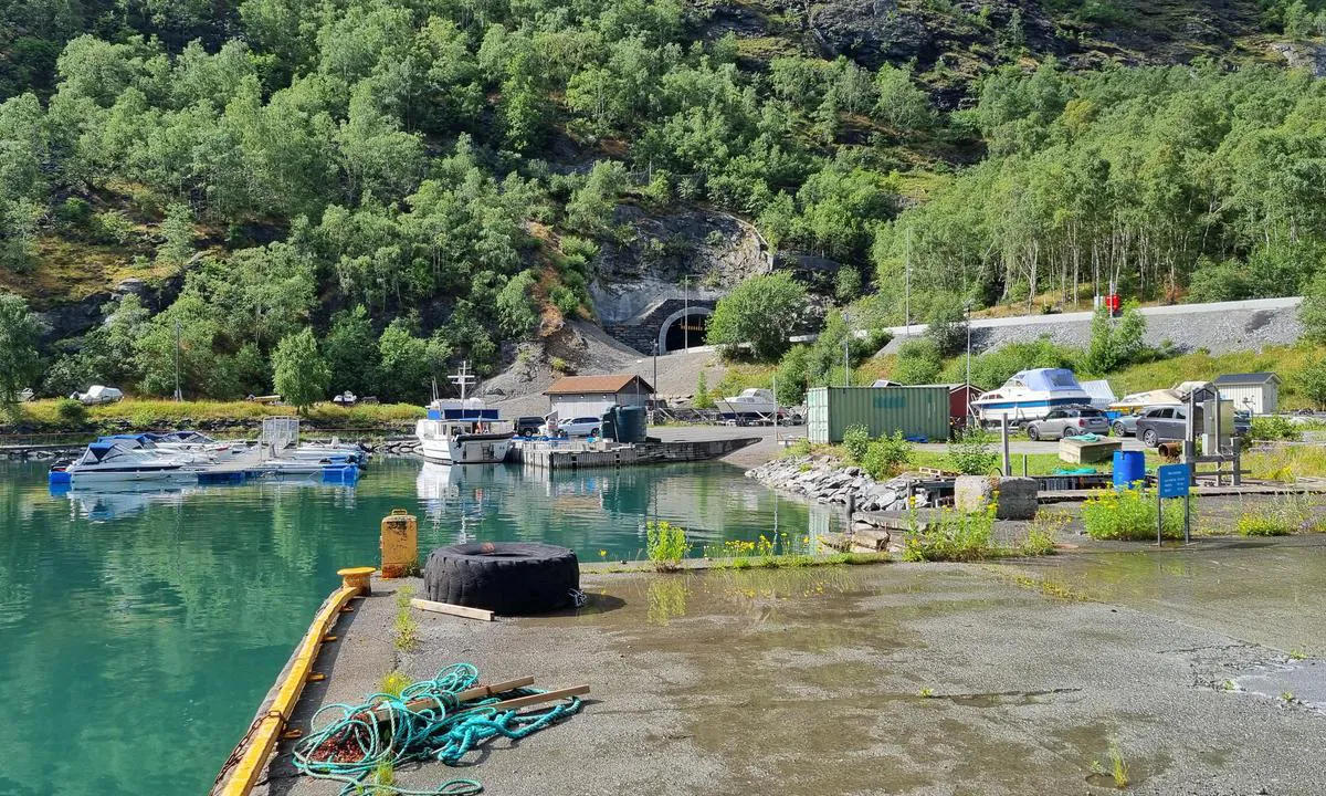 Årdalstangen, Årdal Båtforening  - Sognefjorden: Havna