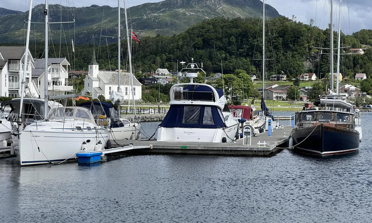 Askvoll Sentrumshamn: Gjestebrygge longside