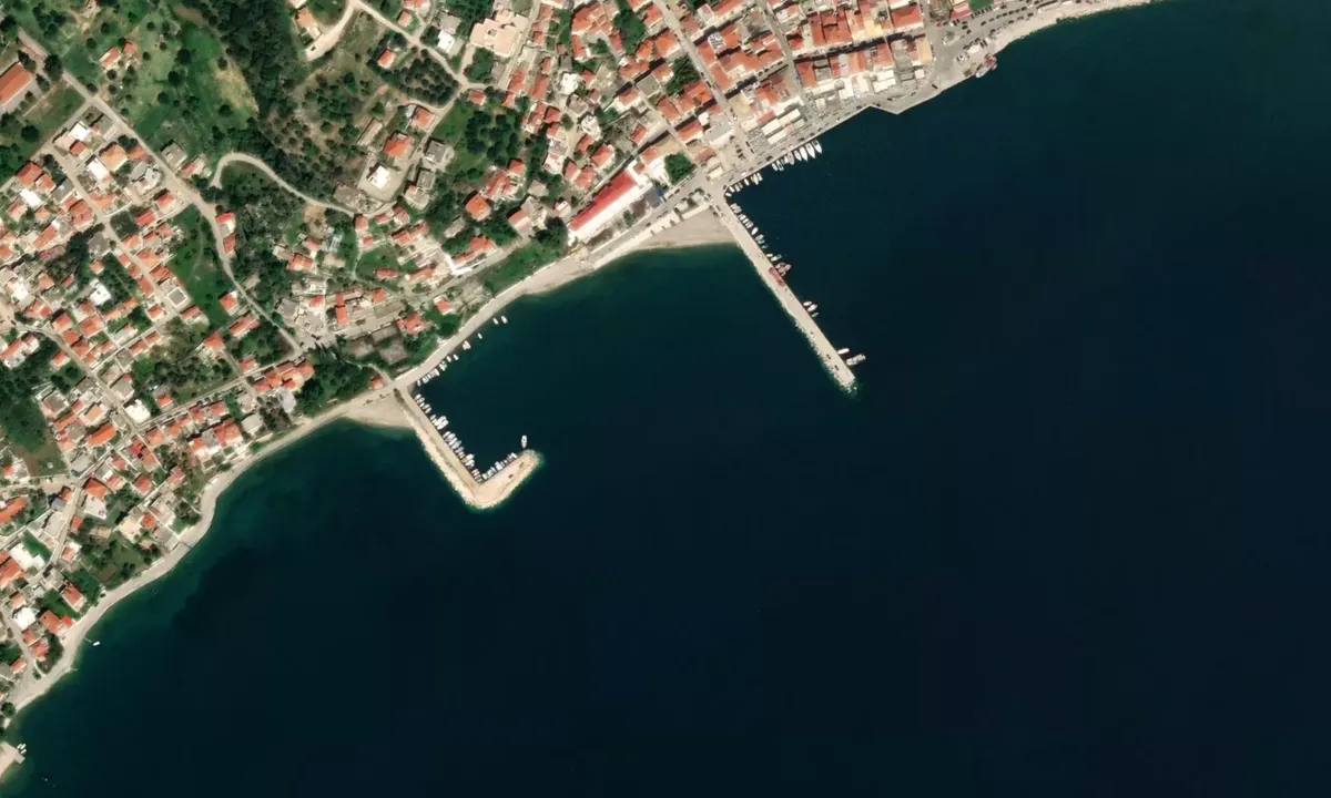 Flyfoto av Asrakos plage