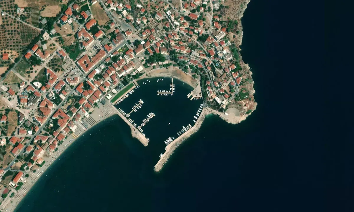 Flyfoto av Astros Port