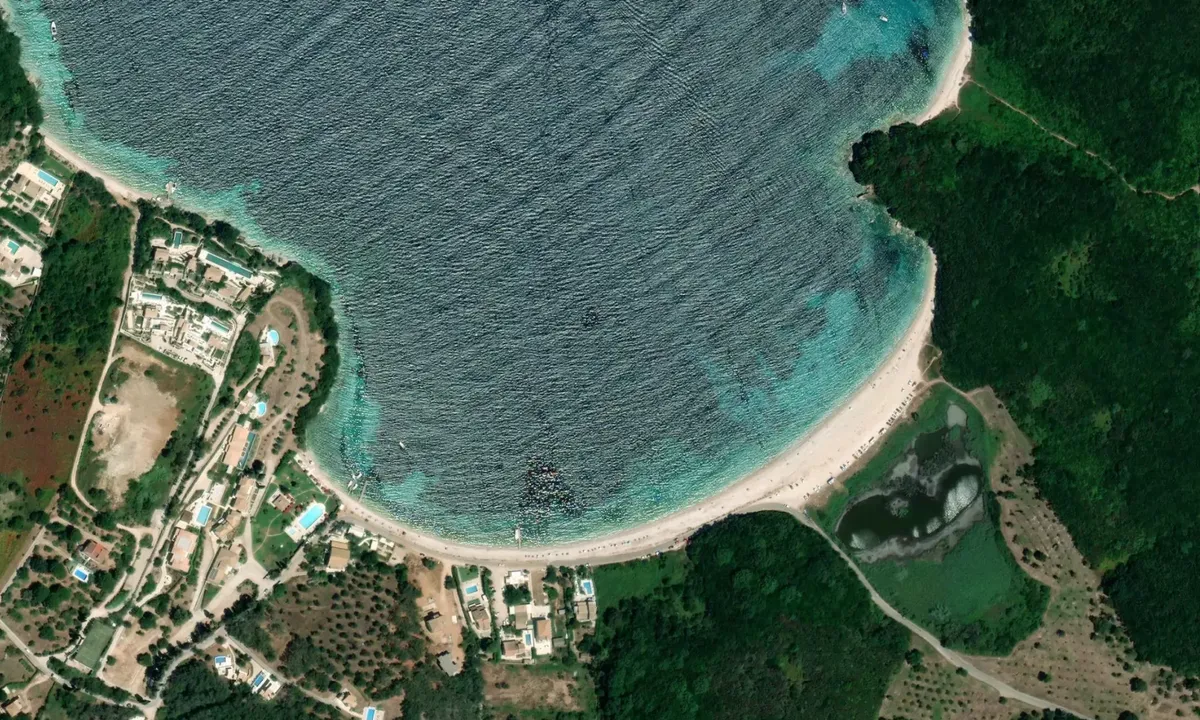 Flyfoto av Avlaki Bay