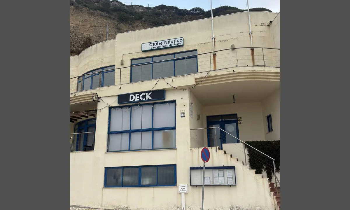 Baia de São Martinho do Porto: {"base": "pt", "no": "Naval Klubb.", "se": "Naval Klubb.", "en": "Naval Club", "da": "Naval Klub.", "fr": "Club Naval", "de": "Schifffahrtsclub.", "es": "Club Naval.", "it": "Club Navale.", "pt": "Clube Navale.", "nl": "Naval Club.", "pl": "Klub \u017beglarski", "uk": "\u041a\u043b\u0443\u0431 \u041d\u0430\u0432\u0430\u043b", "ro": "Clubul Naval.", "tr": "Navale Kul\u00fcb\u00fc.", "el": "\u039d\u03b1\u03c5\u03c4\u03b9\u03ba\u03cc\u03c2 \u038c\u03bc\u03b9\u03bb\u03bf\u03c2", "cs": "Navale klub.", "hu": "Navale Klub.", "fi": "Navaleklubi.", "bg": "\u041a\u043b\u0443\u0431 \u041d\u0430\u0432\u0430\u043b\u0435", "sr": "\u041d\u0430\u0432\u0430\u043b\u0430\u0446\u043a\u0438 \u043a\u043b\u0443\u0431.", "et": "Mereklubi.", "lv": "Nav\u0101les klubs", "lt": "Navalinis Klubas"}