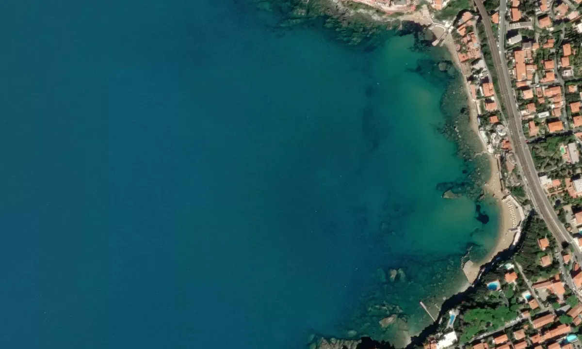 Flyfoto av Baia del Quercetano
