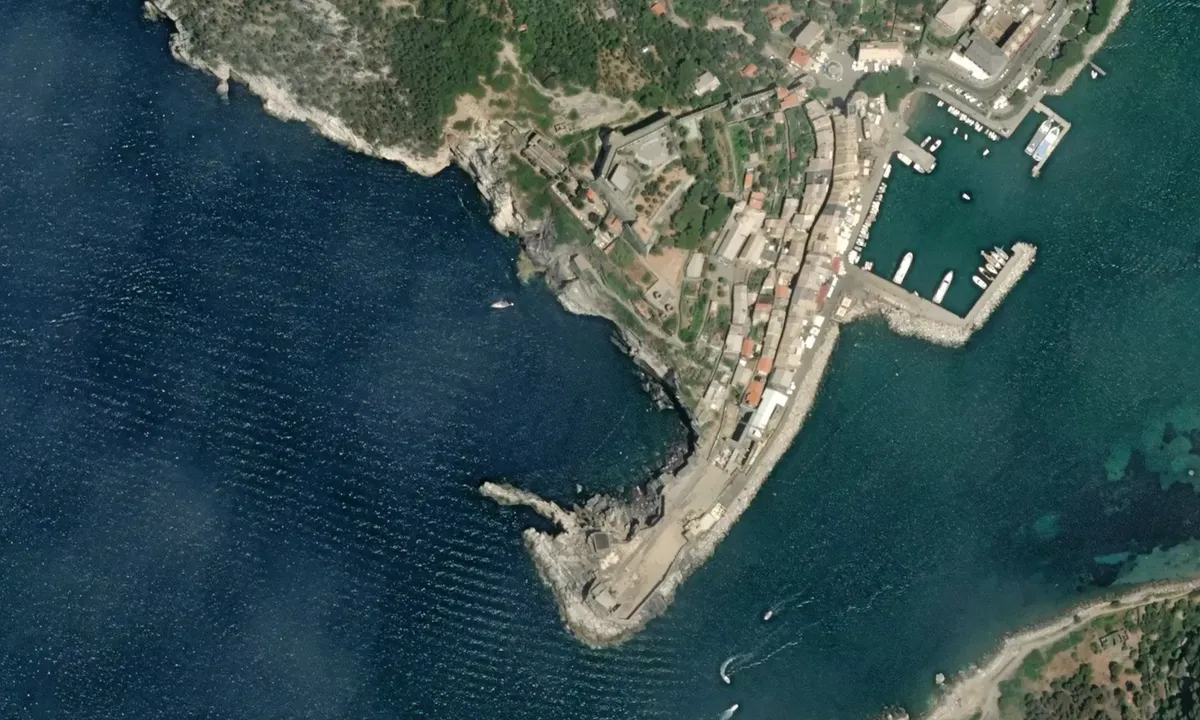 Flyfoto av Baia della scogliera di Porto Venere