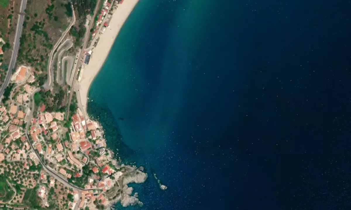Flyfoto av Baia di Caminia