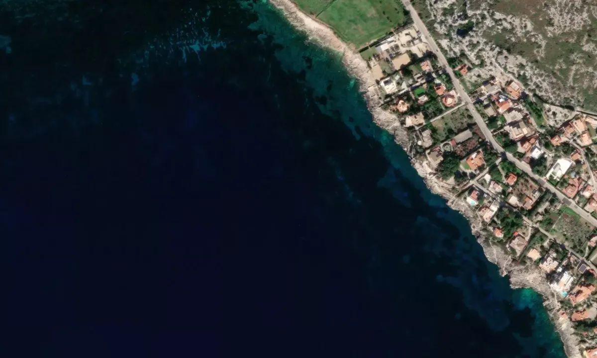 Flyfoto av Baia di Ognina