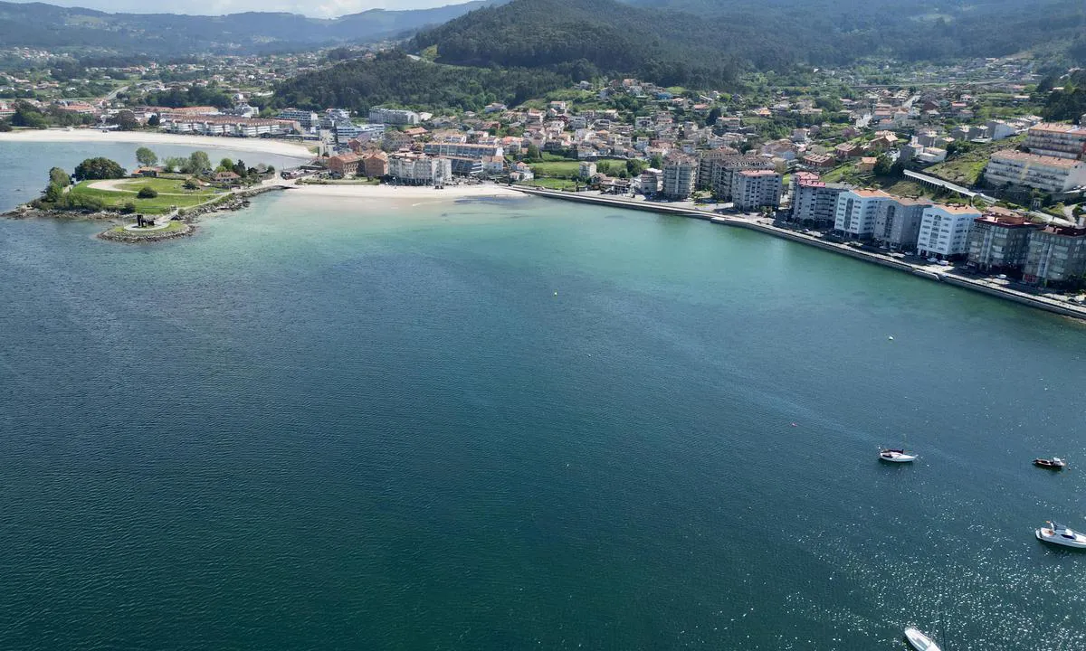 Baiona - Pontevedra: {"base": "no", "no": "Oversiktsbilde av ankringsomr\u00e5det", "se": "\u00d6versiktsbild av ankringsomr\u00e5det", "en": "Overview picture of the anchorage area", "da": "Oversigtsbillede af ankeromr\u00e5det", "fr": "Vue d'ensemble de la zone de mouillage", "de": "<kbd>\u00dcbersichtsbild des Ankerbereichs</kbd>", "es": "Vista general de la zona de fondeo", "it": "Immagine panoramica dell'area di ancoraggio", "pt": "Imagem geral da \u00e1rea de ancoragem", "nl": "Overzichtsbeeld van het ankergebied", "pl": "Zdj\u0119cie pogl\u0105dowe obszaru kotwiczenia", "uk": "\u0417\u0430\u0433\u0430\u043b\u044c\u043d\u0438\u0439 \u0432\u0438\u0433\u043b\u044f\u0434 \u044f\u043a\u0456\u0440\u043d\u043e\u0457 \u0441\u0442\u043e\u044f\u043d\u043a\u0438", "ro": "Imagine de ansamblu a zonei de ancorare", "tr": "Demirleme alan\u0131n\u0131n genel g\u00f6r\u00fcn\u00fcm\u00fc", "el": "\u0395\u03c0\u03b9\u03c3\u03ba\u03cc\u03c0\u03b7\u03c3\u03b7 \u03c4\u03b7\u03c2 \u03c0\u03b5\u03c1\u03b9\u03bf\u03c7\u03ae\u03c2 \u03b1\u03b3\u03ba\u03c5\u03c1\u03bf\u03b2\u03bf\u03bb\u03af\u03b1\u03c2", "cs": "P\u0159ehledov\u00fd obr\u00e1zek kotvi\u0161t\u011b", "hu": "\u00c1ttekint\u0151 k\u00e9p a horgonyz\u00f3 ter\u00fcletr\u0151l", "fi": "Yleiskuva ankkurointialueesta", "bg": "\u041e\u0431\u0449 \u0438\u0437\u0433\u043b\u0435\u0434 \u043d\u0430 \u0437\u043e\u043d\u0430\u0442\u0430 \u0437\u0430 \u0437\u0430\u043a\u043e\u0442\u0432\u044f\u043d\u0435", "sr": "Prikaz slike podru\u010dja za sidrenje", "et": "Ankrualast \u00fclevaade", "lv": "P\u0101rskata att\u0113ls par enkura vietu", "lt": "Ap\u017evalgos vaizdas i\u0161 inkaravimo zonos"}