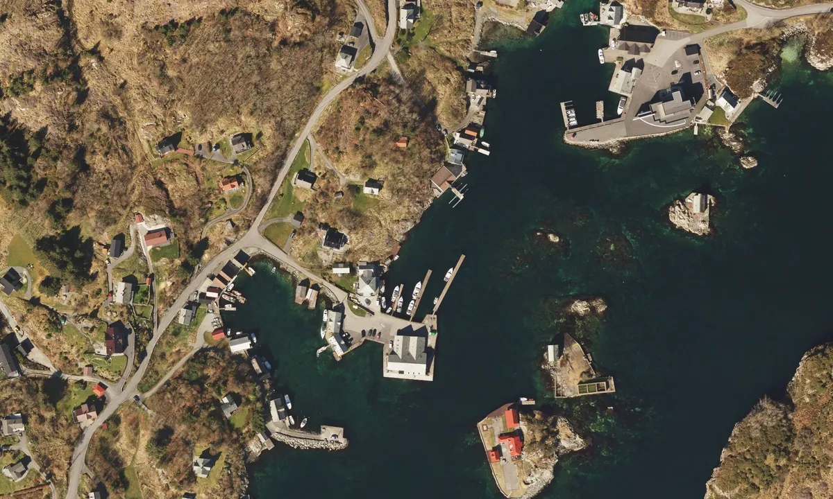 Flyfoto av Bakkasund Gjestehavn