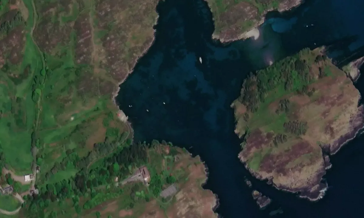Flyfoto av Barlogue Harbour. Lough Hyne 