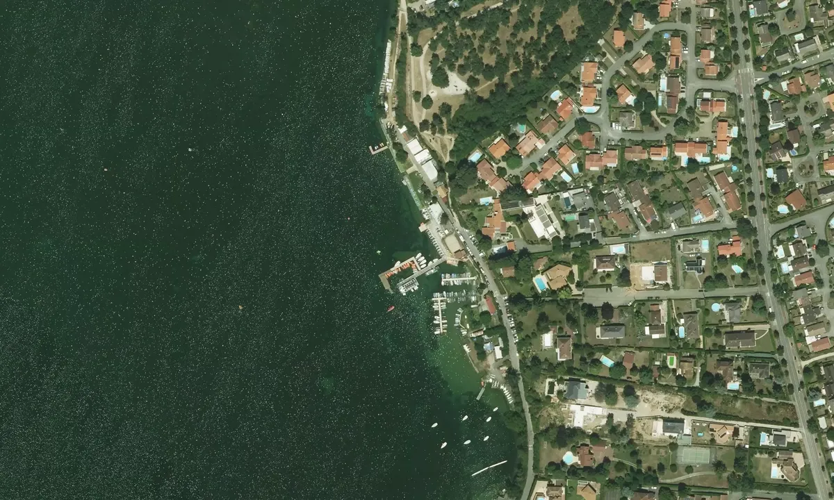 Satelite image of Base nautique municipale Meyzieu Grand Large