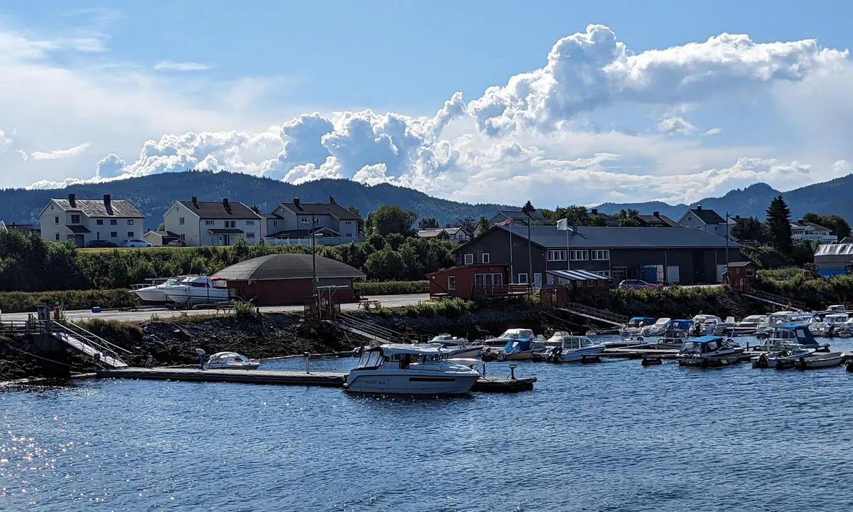 Båtklubben Terna Orkanger: Gjestebrygga med dieselfylling innerst på yttersiden til venstre i bildet.