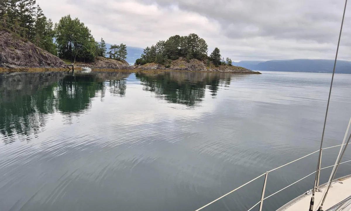 Båtvika: {"base": "no", "no": "Mot nordvest", "se": "Mot nordv\u00e4st", "en": "Towards northwest", "da": "Mod nordvest", "fr": "Vers le nord-ouest", "de": "Nach Nordwesten", "es": "Hacia el noroeste", "it": "Verso nord-ovest", "pt": "Para o noroeste", "nl": "Naar het noordwesten", "pl": "Na p\u00f3\u0142nocny zach\u00f3d", "uk": "\u041d\u0430 \u043f\u0456\u0432\u043d\u0456\u0447\u043d\u0438\u0439 \u0437\u0430\u0445\u0456\u0434", "ro": "Spre nord-vest", "tr": "Kuzeybat\u0131ya Do\u011fru", "el": "\u03a0\u03c1\u03bf\u03c2 \u03b2\u03bf\u03c1\u03b5\u03b9\u03bf\u03b4\u03c5\u03c4\u03b9\u03ba\u03ac", "cs": "Na severoz\u00e1pad", "hu": "\u00c9szaknyugat fel\u00e9", "fi": "Luoteeseen", "bg": "\u041a\u044a\u043c \u0441\u0435\u0432\u0435\u0440\u043e\u0437\u0430\u043f\u0430\u0434", "sr": "Prema severozapadu", "et": "Loode suunas", "lv": "Uz zieme\u013crietumiem", "lt": "Link \u0161iaur\u0117s vakar\u0173"}