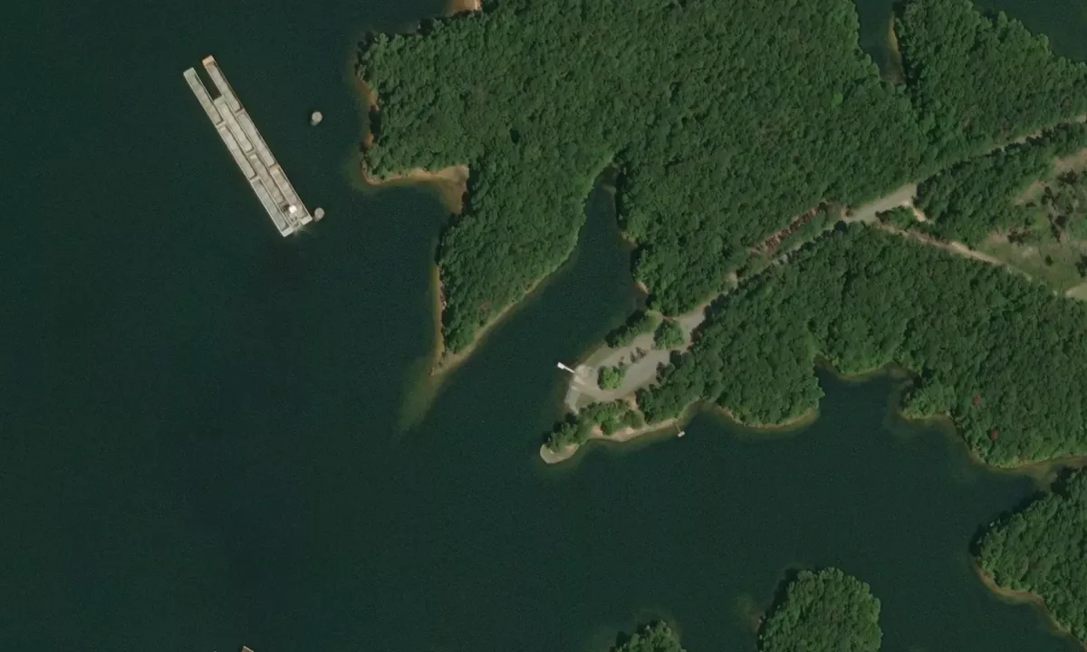 Flyfoto av Bay Springs Near Boat Ramp