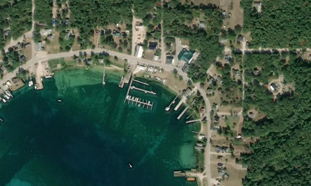 Flyfoto av Beaver Island Marina