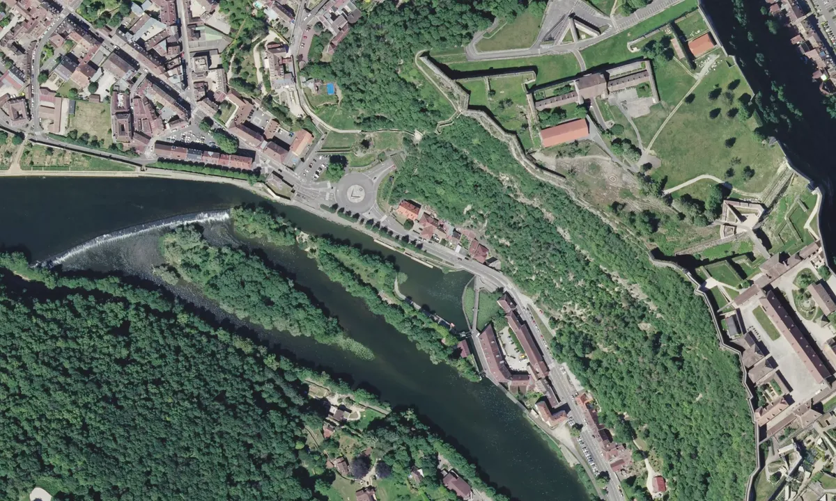 Flyfoto av Besancon Tunnel ponton