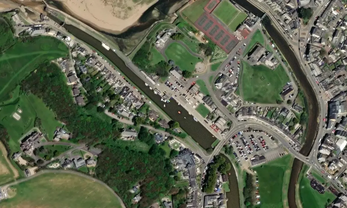 Bude Canal Lower Basin: Satelite image of Bide Canal harbour