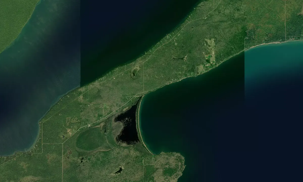 Flyfoto av Big Bay - La Pointe