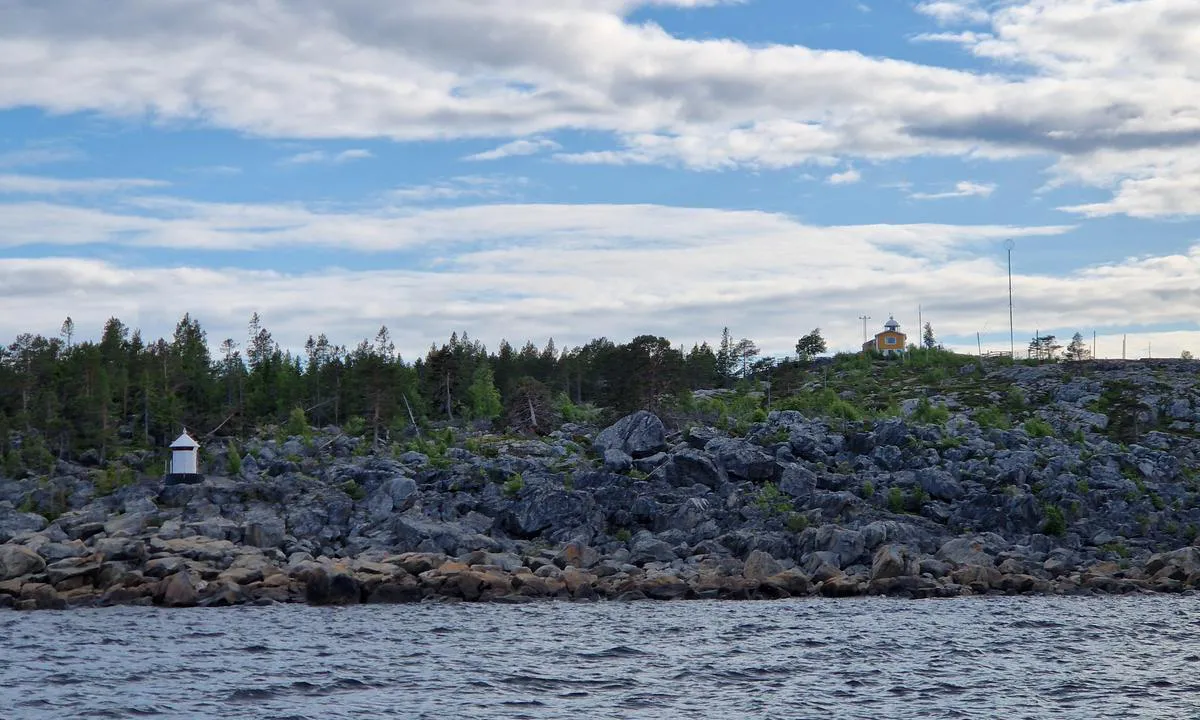 Bjuröklubb: Your beacon and the light house to spot the head before the harbour.