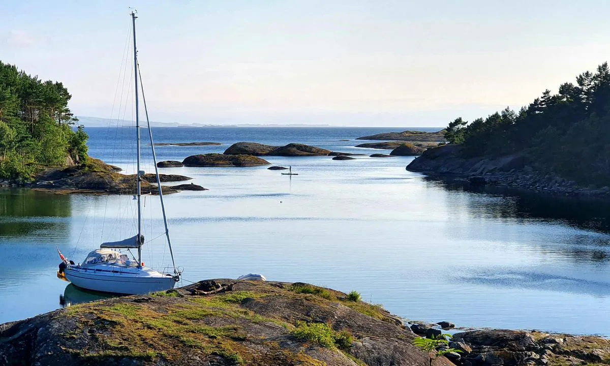 Blålagune: S/Y Senja i lagunen på Nord-Talgje