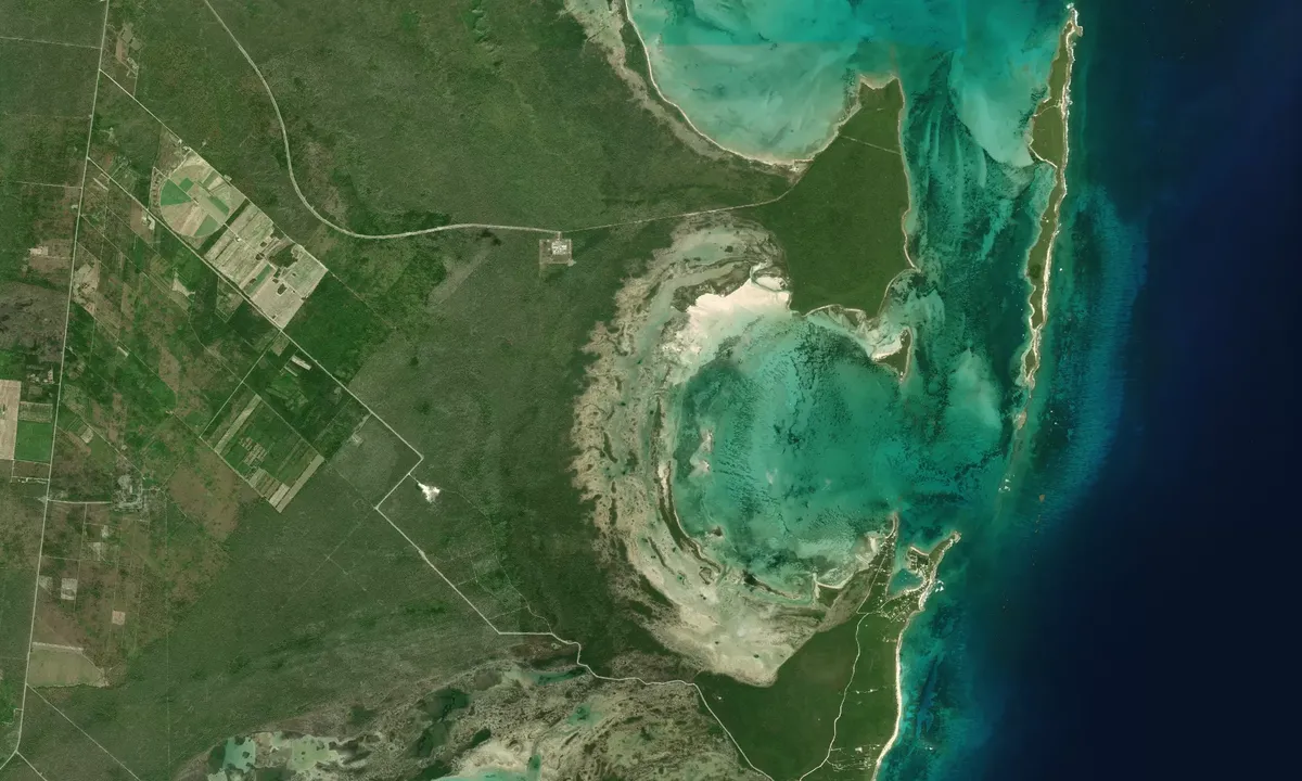 Flyfoto av Blue Holes