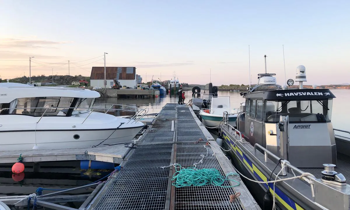 Flytebrygga i gjestehavna på Borgan.