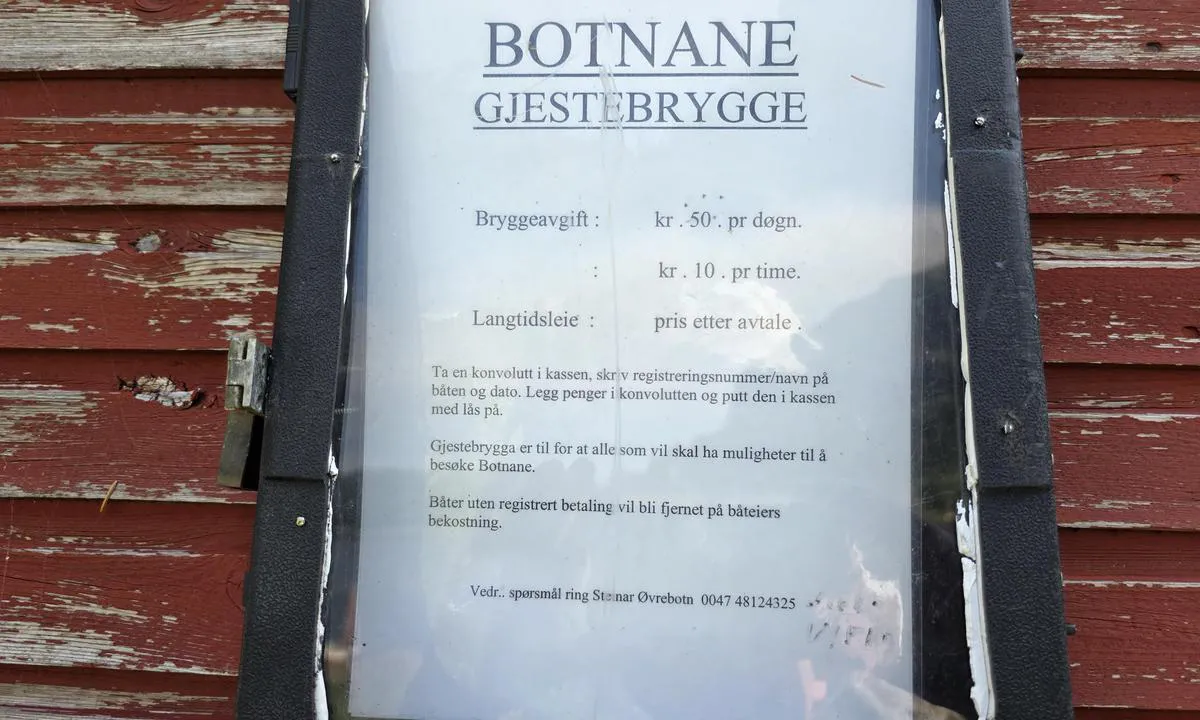 Botnane Havn: {"base": "no", "no": "Info for den \u00f8stlige/s\u00f8rlige brygga.", "se": "Info f\u00f6r den \u00f6stra/s\u00f6dra bryggan.", "en": "Info for the eastern/southern pier.", "da": "Info for den \u00f8stlige/s\u00f8rlige broen.", "fr": "Infos pour le quai est/sud.", "de": "Info f\u00fcr den \u00f6stlichen/s\u00fcdlichen Steg.", "es": "Informaci\u00f3n para el muelle oriental/sure\u00f1o.", "it": "Informazioni per il molo orientale/meridionale.", "pt": "Informa\u00e7\u00f5es para o cais leste/sul.", "nl": "Info voor de oostelijke/zuidelijke steiger.", "pl": "Informacje dotycz\u0105ce wschodniego/po\u0142udniowego nabrze\u017ca.", "uk": "\u0406\u043d\u0444\u043e\u0440\u043c\u0430\u0446\u0456\u044f \u043f\u043e \u0441\u0445\u0456\u0434\u043d\u043e\u043c\u0443/\u043f\u0456\u0432\u0434\u0435\u043d\u043d\u043e\u043c\u0443 \u043f\u0440\u0438\u0447\u0430\u043b\u0443.", "ro": "Informa\u021bii pentru cheiul estic/sudic.", "tr": "Do\u011fu/g\u00fcney iskelesi i\u00e7in bilgi.", "el": "\u03a0\u03bb\u03b7\u03c1\u03bf\u03c6\u03bf\u03c1\u03af\u03b5\u03c2 \u03b3\u03b9\u03b1 \u03c4\u03b7\u03bd \u03b1\u03bd\u03b1\u03c4\u03bf\u03bb\u03b9\u03ba\u03ae/\u03bd\u03cc\u03c4\u03b9\u03b1 \u03b1\u03c0\u03bf\u03b2\u03ac\u03b8\u03c1\u03b1.", "cs": "Informace pro v\u00fdchodn\u00ed/ji\u017en\u00ed molo.", "hu": "Inform\u00e1ci\u00f3k a keleti/d\u00e9li m\u00f3l\u00f3r\u00f3l.", "fi": "Tietoa it\u00e4isest\u00e4/etel\u00e4isest\u00e4 laiturista.", "bg": "\u0418\u043d\u0444\u043e\u0440\u043c\u0430\u0446\u0438\u044f \u0437\u0430 \u0438\u0437\u0442\u043e\u0447\u043d\u0438\u044f/\u044e\u0436\u043d\u0438\u044f \u043a\u0435\u0439.", "sr": "\u0418\u043d\u0444\u043e\u0440\u043c\u0430\u0446\u0438\u0458\u0435 \u0437\u0430 \u0438\u0441\u0442\u043e\u0447\u043d\u0438/\u0458\u0443\u0436\u043d\u0438 \u043c\u043e\u043b.", "et": "Info idapoolse/l\u00f5unapoolse kai kohta.", "lv": "Inform\u0101cija par austrumu/dienvidu piest\u0101tni.", "lt": "Informacija apie rytin\u012f/pietin\u012f prieplauk\u0105."}