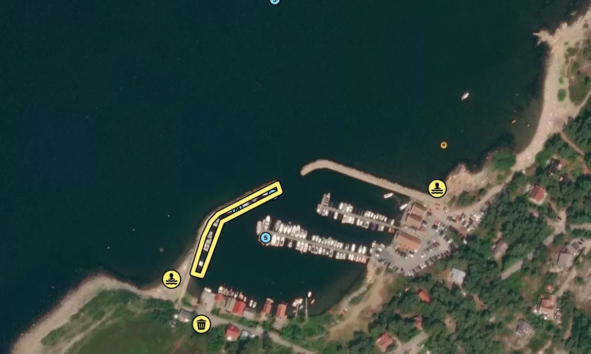 Satelite image of Brattestø