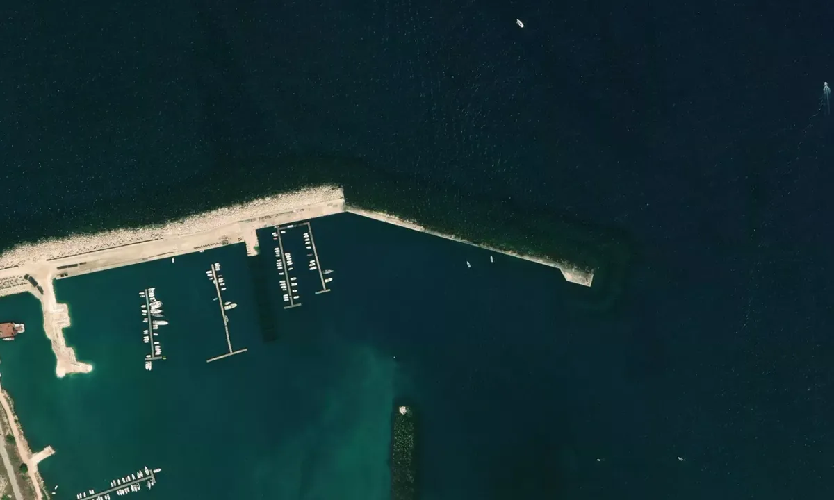 Flyfoto av Breakwater Wall