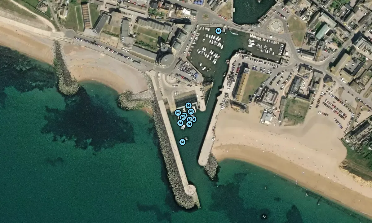 Flyfoto av Bridport Harbour