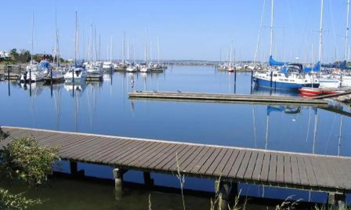 Brøndby Havn: {"base": "da", "no": "Bilde fra slippestedet", "se": "Bild fr\u00e5n slipplatsen", "en": "Image from the slipway", "da": "Billede fra sl\u00e6bestedet"}