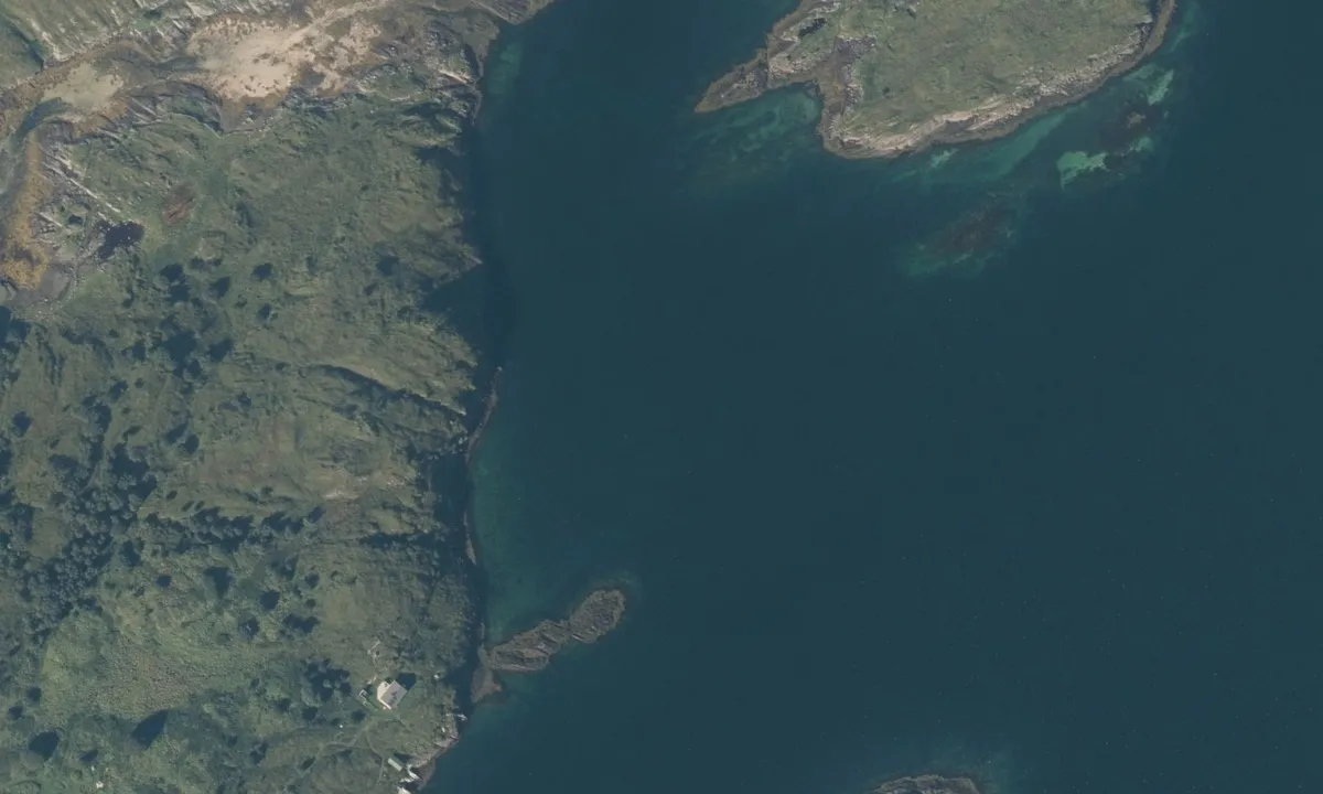 Flyfoto av Brønnøya Helligvær 