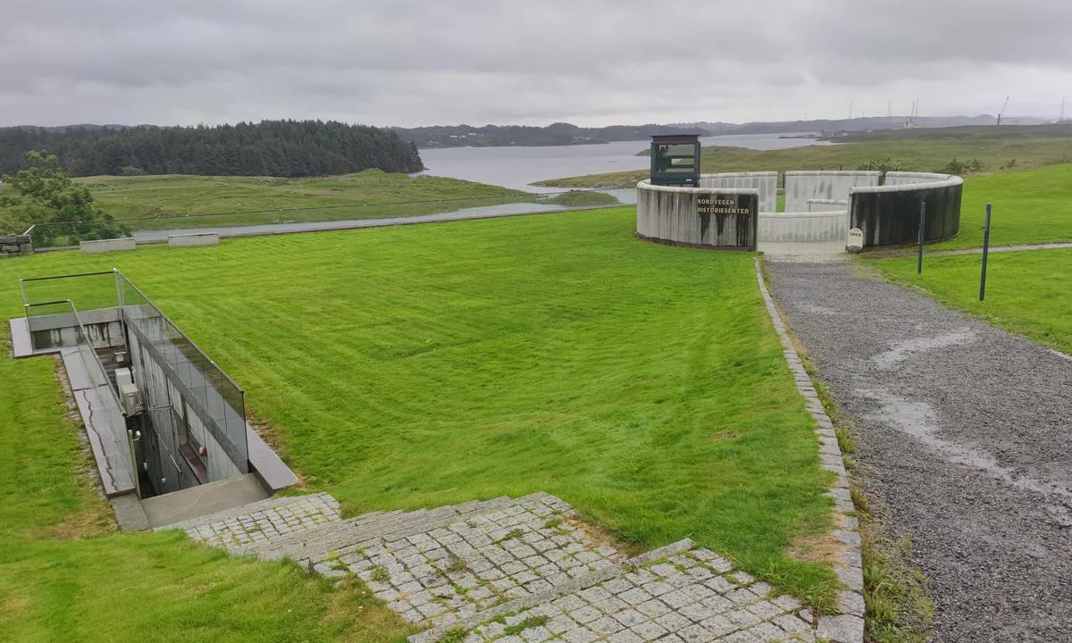 Bukkøy: Nordvegen Historiesenter. Ca. 15 min gange fra flytebryggene.