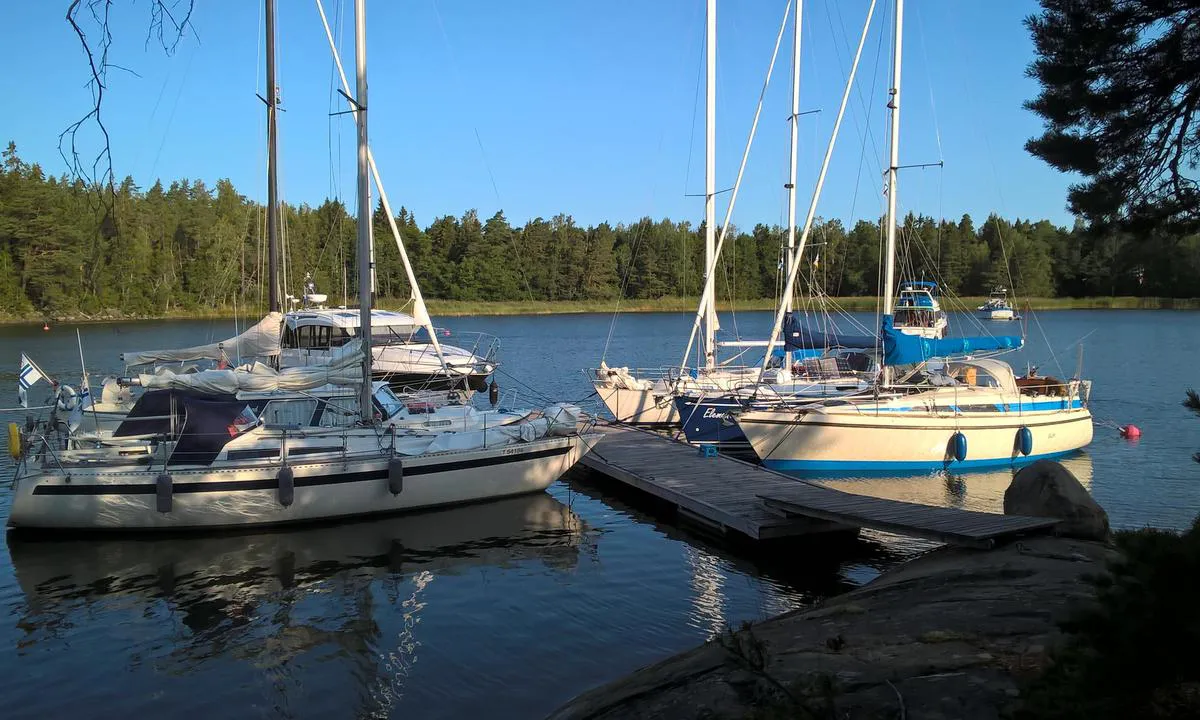 Byön: Pier for sailboats, bigger boats needs to anchor.
