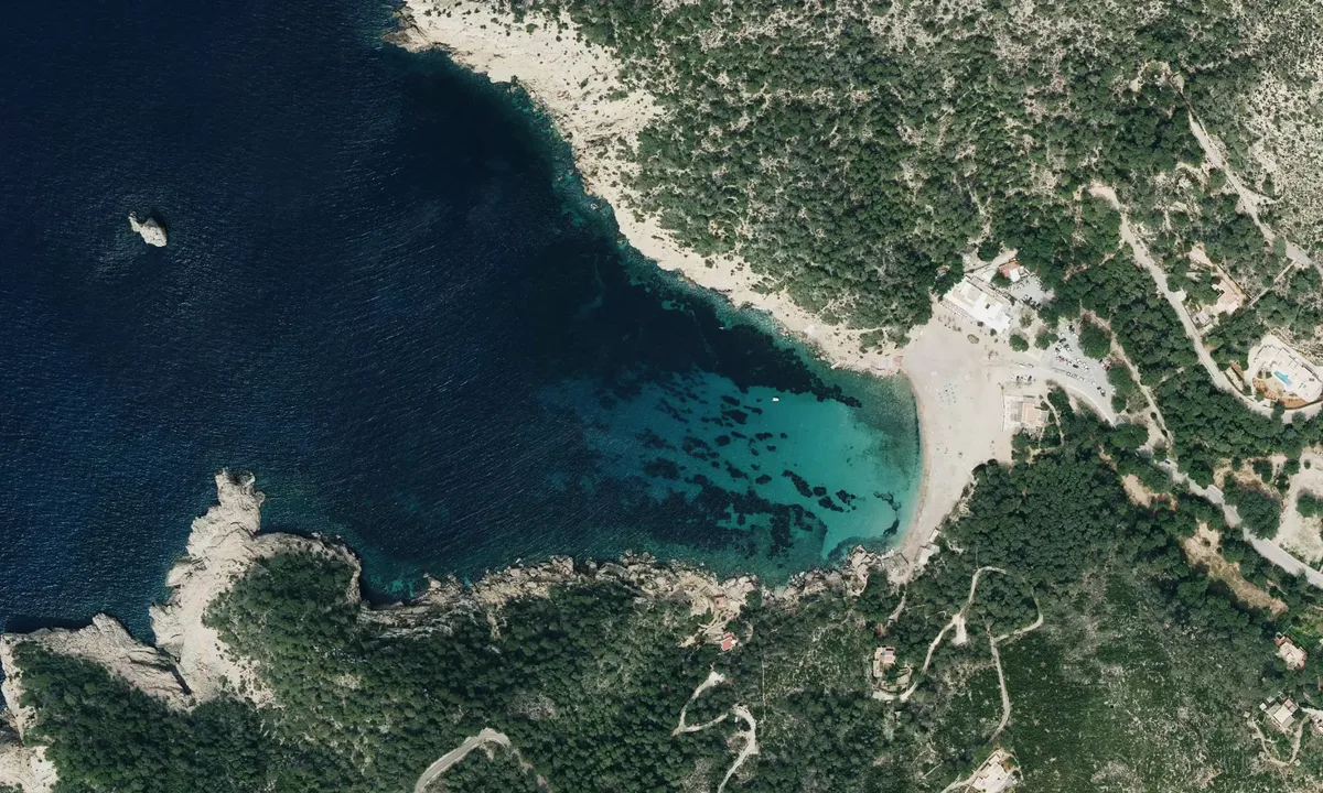 Flyfoto av Cala Benirràs