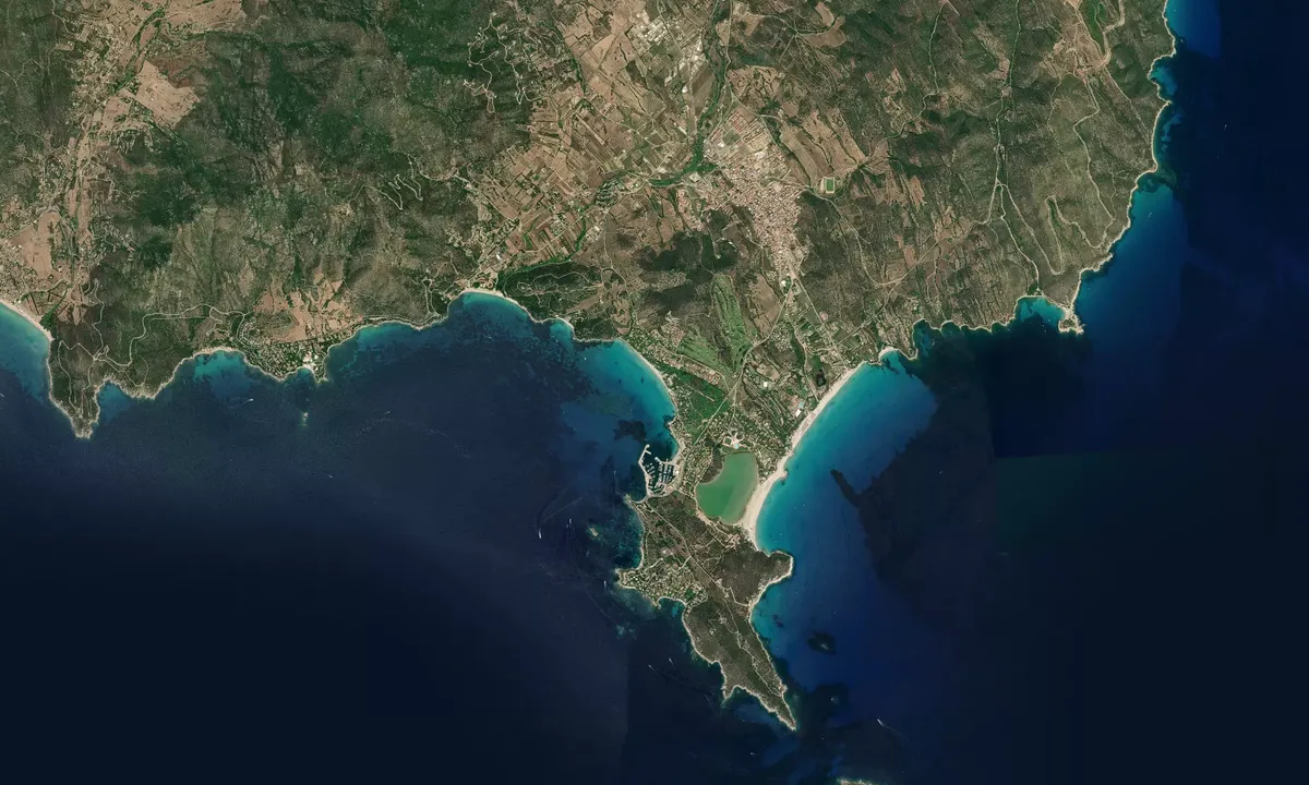 Flyfoto av Cala Carbonara